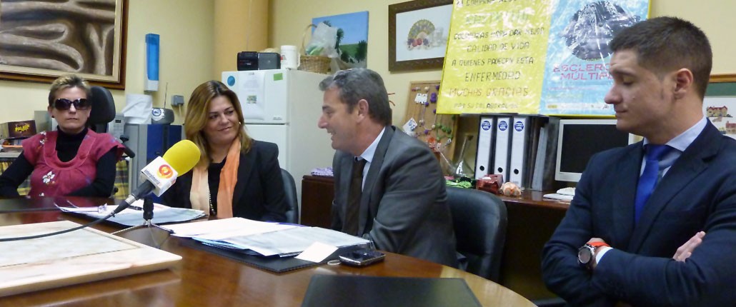 25-04-13-Firma-Convenio-AEMA-IBERCAJA